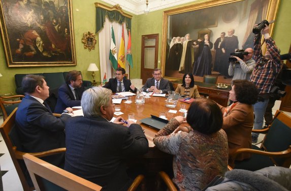 El Alcalde firma el acuerdo para generar más oportunidades