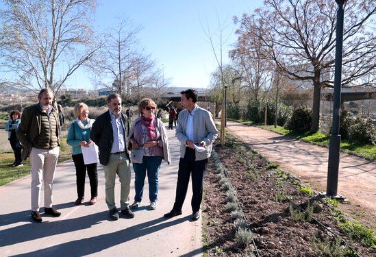 Imagen de la visita del alcalde de Granada a la ribera del río Genil / G. H.