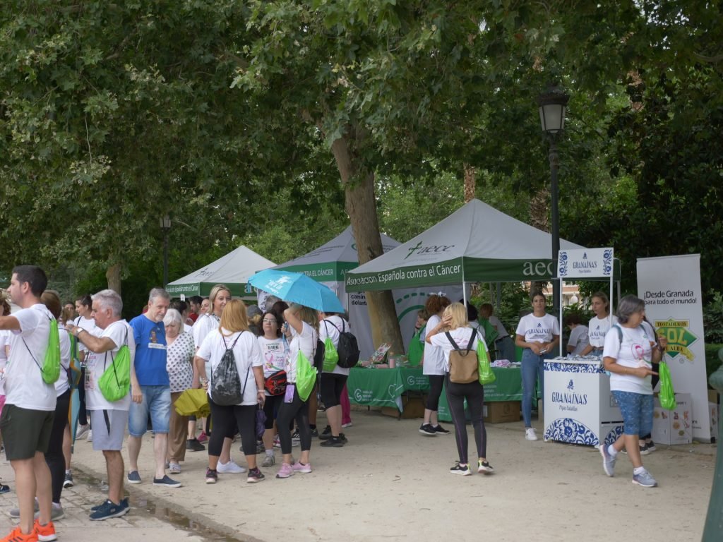 La Asociación Español Contra el Cancer organiza la carrera de la mujer en Granada